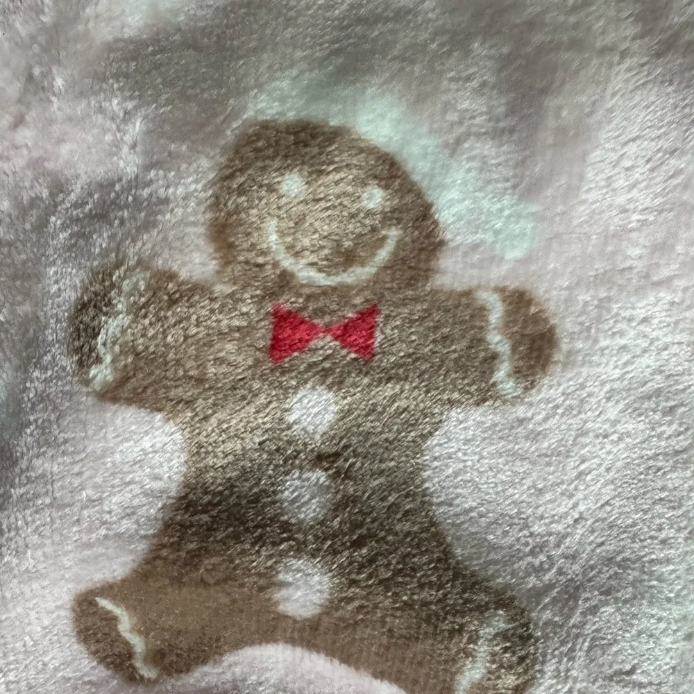 ENVOGUE CHRISTMAS HOLIDAY PUSH THROW BLANKET “GINGER SNAP” W/GINGERBREAD MEN NEW